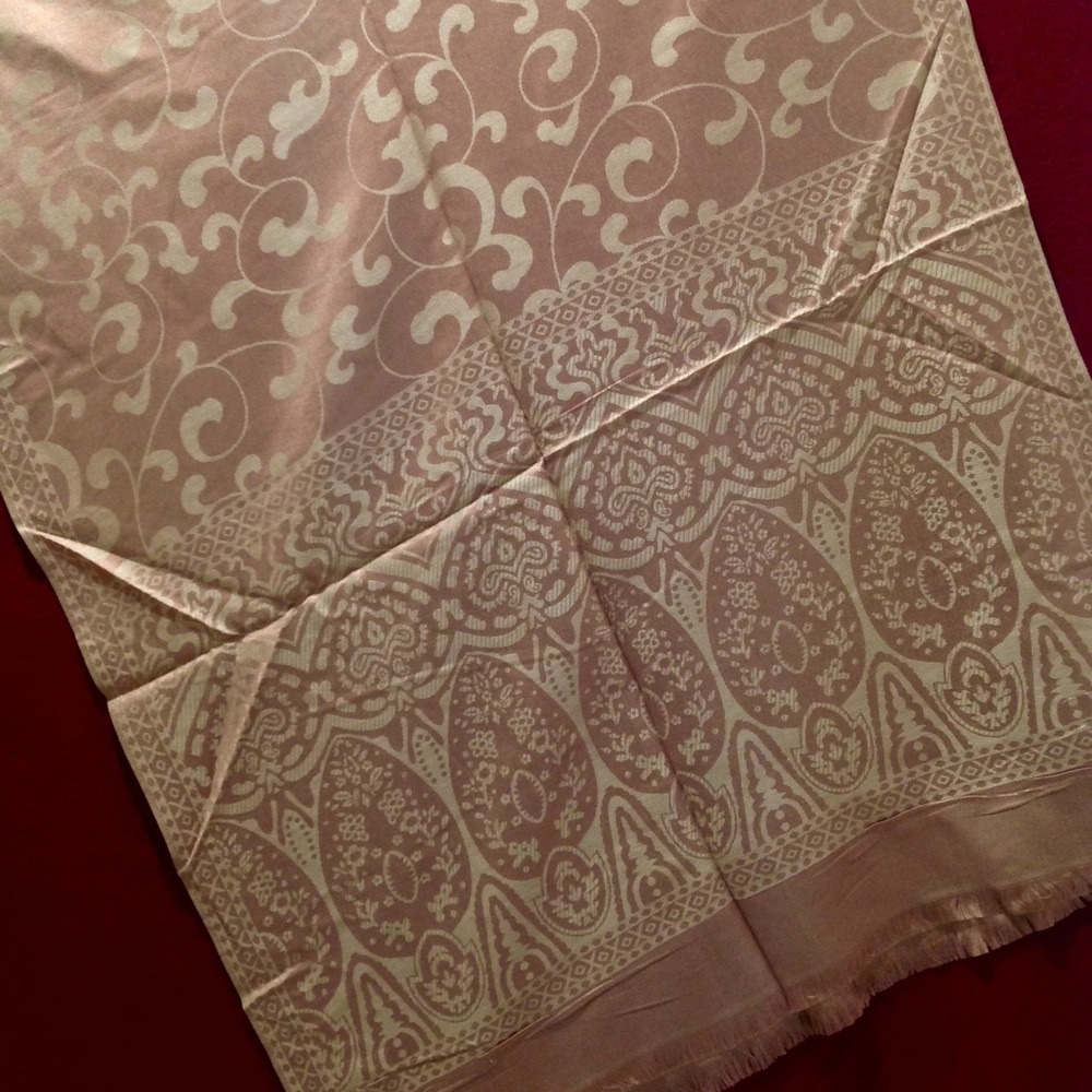 ✨HOST PICK✨💯 Cashmere Wraps/Nursing Cover UP